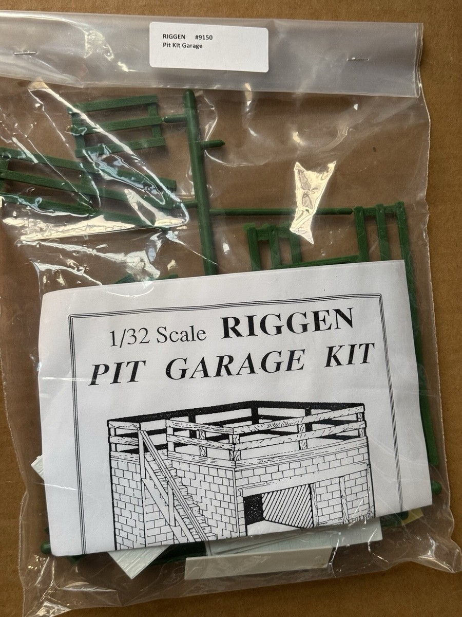 STROMBECKER #9198 1/32 SLOT CAR PIT GARAGE w/ OBSERVATION DECK