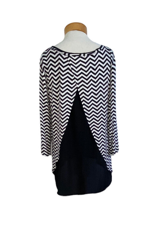 B.L.U.E Black White Chevron Pattern Split Back Lo… - image 7