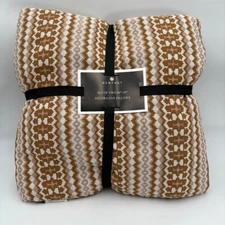 Newport Home Set of 2 Decorative Gold / Light Brown Geometric 22x22” Pillows