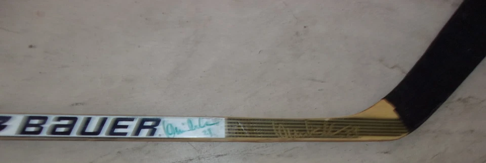 PHOENIX COYOTES Louie DeBrusk game-used Bauer Supreme wood stick from 1998-2001 - Image 2 of 4