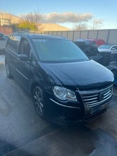 2008 VW Touran 2.0 TDI in Deep Black Pearl / LC9X BKD KMY Wheel Nut Breaking