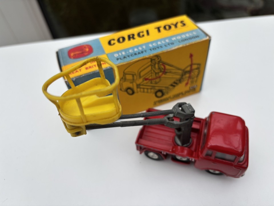 Corgi Gb n° 478 JEEP FE 150 Hydraulic Toner Wagon 1/43 neuf