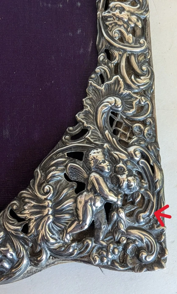 Викторианская фоторамка из чистого серебра с британскими клеймами в виде сердца с херувимами - Изображение 2 из 4