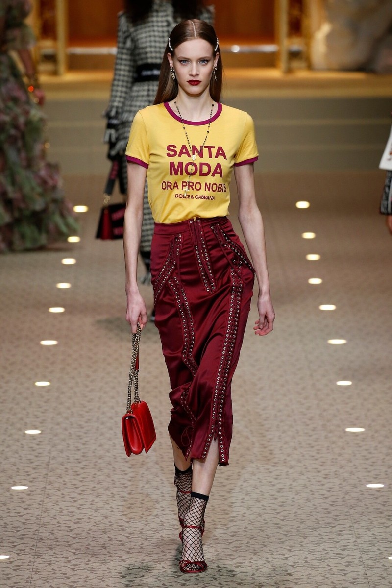 DOLCE & GABBANA Santa Moda Printed Yellow Cotton T-shirt, 44 DOLCE & GABBANA Santa Moda Printed Yellow Cotton T-shirt, 44