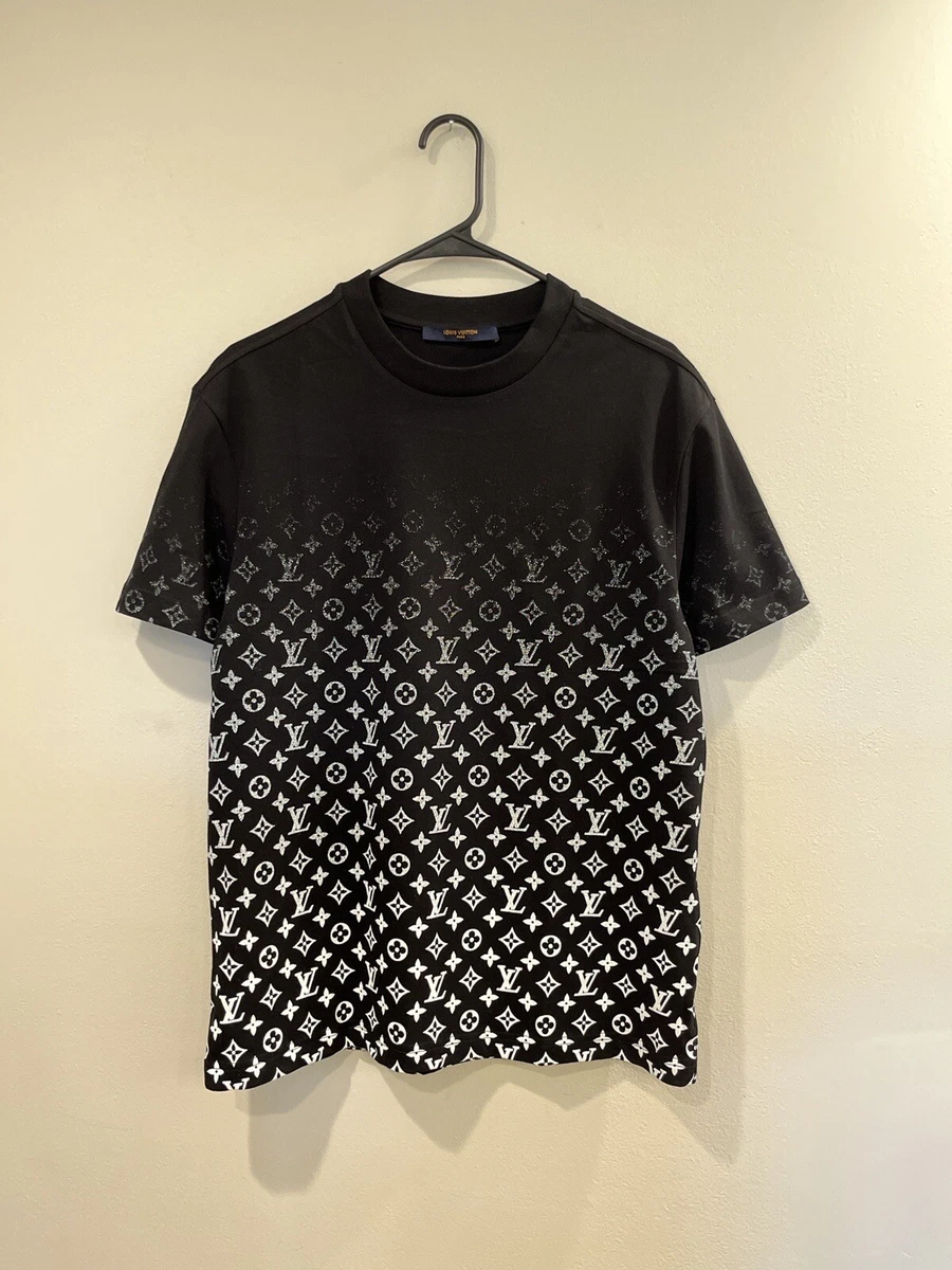 Louis Vuitton Black Monogram Gradient T-shirt Size Large. Retails