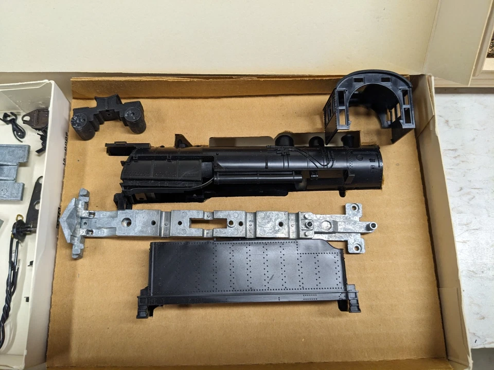 HO Mantua/Tyco 2-8-2 Camel Back steam locomotive new - Image 3 of 4