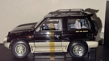 AUTOart 1/18 Mitsubishi Pajero Model Car