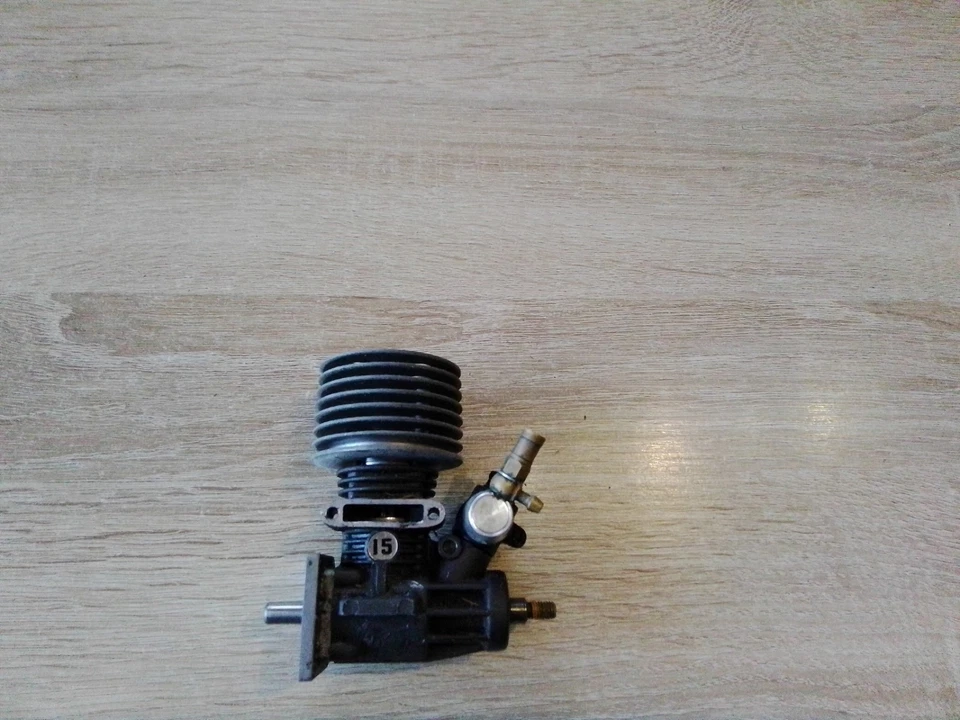 Force 15 Nitro Verbrenner Motor 2,5 ccm  für 1 zu 10 er Modelle ungereinigt ... - Bild 2 von 4