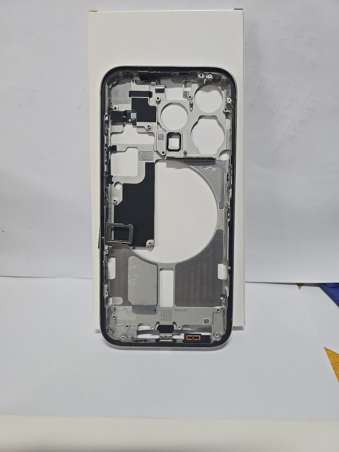 π― Originale iPhone 15 Pro - Custodia Mid Frame Chassis Originale - Grado A Bianco foto 2