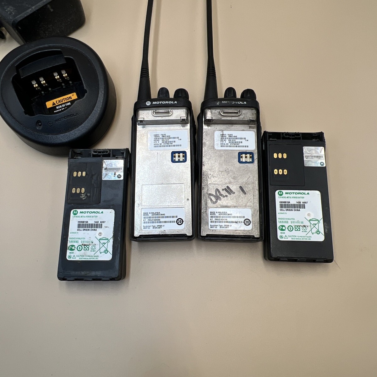 Motorola GP328 AZH25RDC9AA3 UHF (403 - 470 MHZ 16 channels Motorola GP328 AZH25RDC9AA3 UHF (403 - 470 MHZ 16 channels