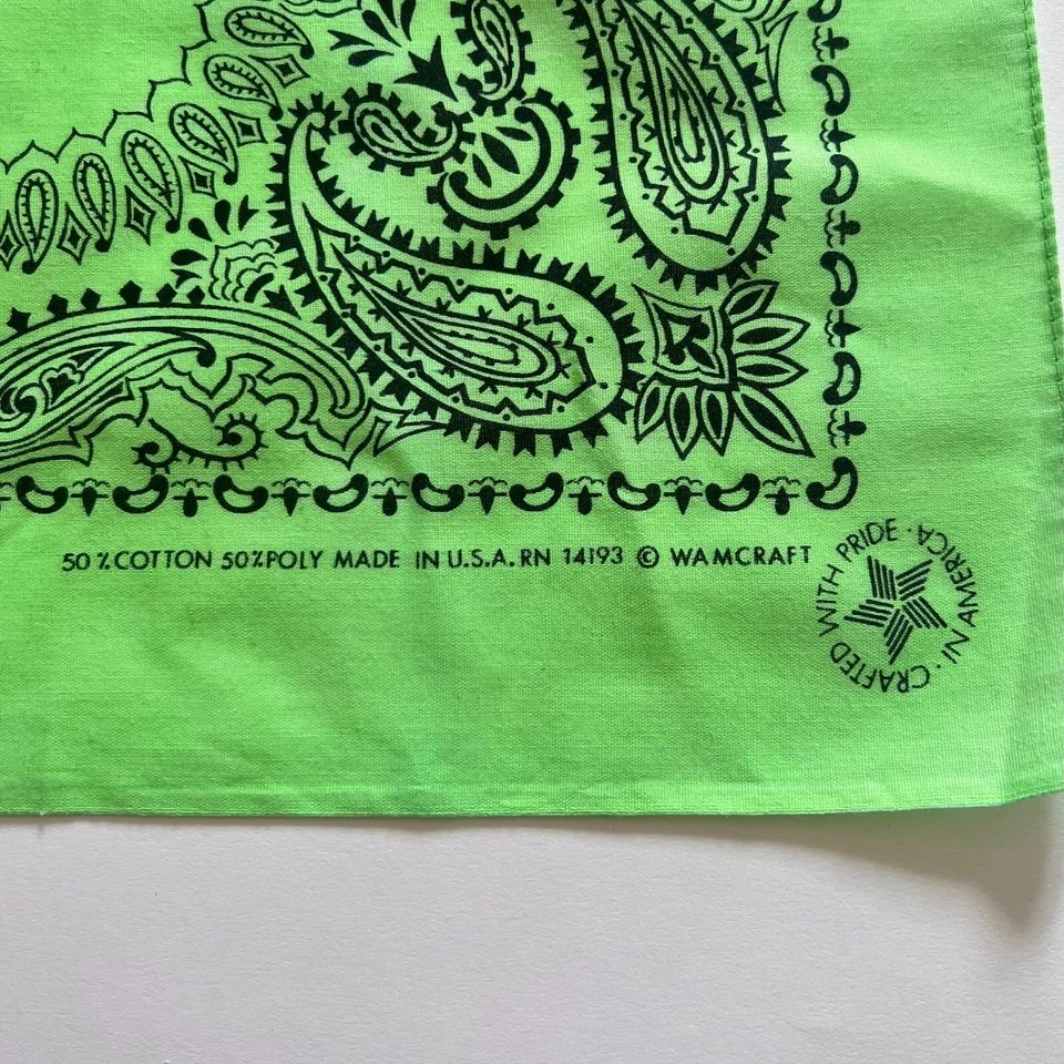 Vintage Green Paisley Floral Bandana 50% Cotton Scarf RN14193 Made in USA - Imagem 2 de 3