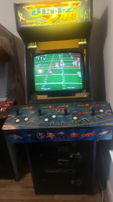NFL Blitz 99 arcade COINOP Game 1999 With CRT monitor Works Mostly **READ**
