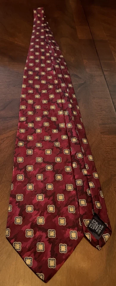 Vintage Roundtree & Yorke Burgundy Hand Made Silk Men’s Neck Tie Made In Usa - Image 3 of 4