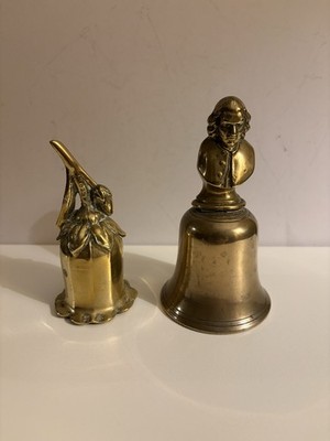 2 Vintage seltene Messing Tischglocken Shakespeare & Blumen Design