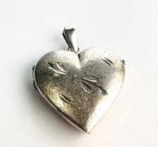 Ciondolo portafoto a cuore in argento 925 satinato vintage anni '70 Italia