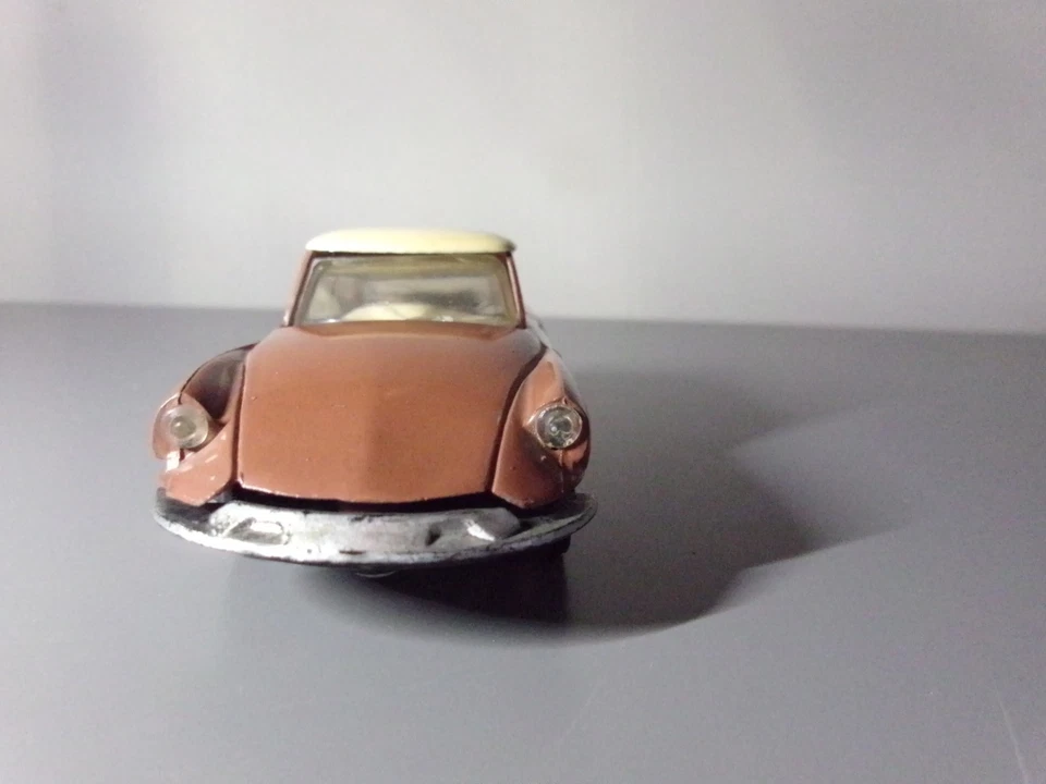 McGregor Politoys. Citroen DS 19    scale 1/41  Made in Mexico - Immagine 2 di 4
