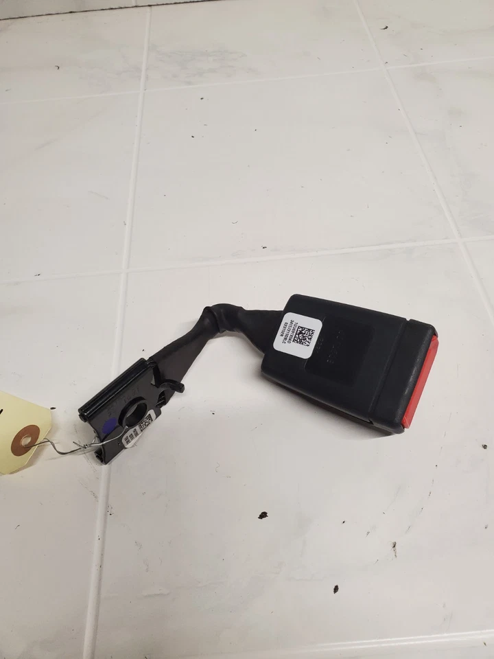 2014-2020 JEEP CHEROKEE ПАССАЖИРСКИЙ ЗАДНИЙ ЦЕНТРАЛЬНЫЙ РЕМЕНЬ БЕЗОПАСНОСТИ ПРЯЖКА OEM 1UU691X9AD - Изображение 4 из 4