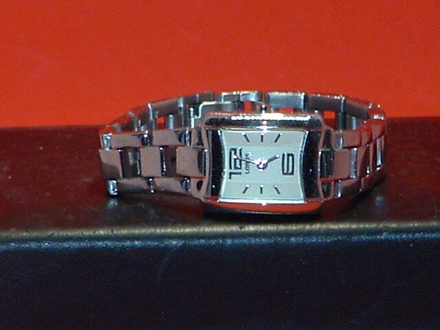 Pre-Owned Women's Lorus Y120 X021 Analog Dress Watch | eBay