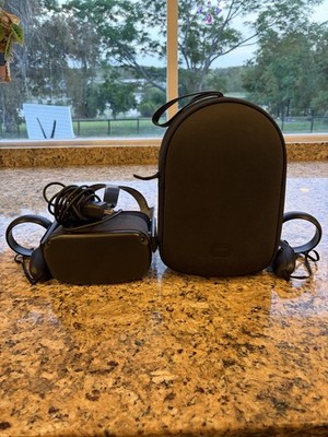 Oculus Quest Black Standalone VR Headset with Controllers and Carrying Case