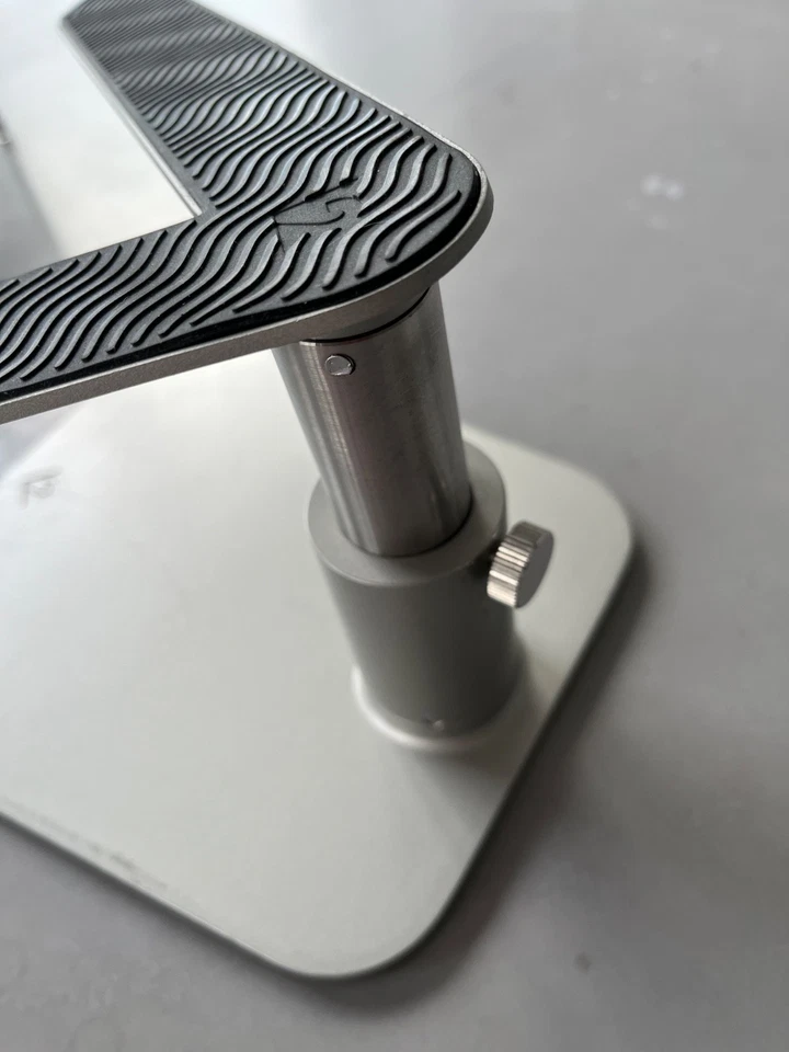 Twelve South HiRise Height-adjustable stand for MacBooks & Laptops 20440 Silver - Image 2 of 4