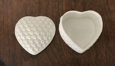 美品 ティファニー ウィーブ エッグ 小物入れ SYBIL CONNOLLY Tiffany & Co. Porcelain Weave Heart Trinket Box By Sybil Connolly
