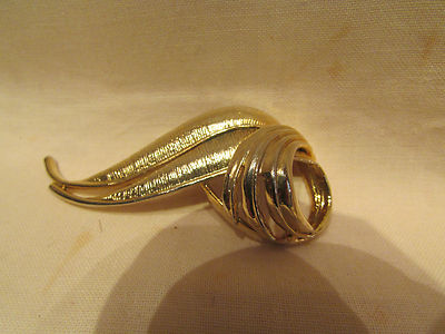 Grosse Broche Fantaisie Vintage En Métal Doré - Occasion