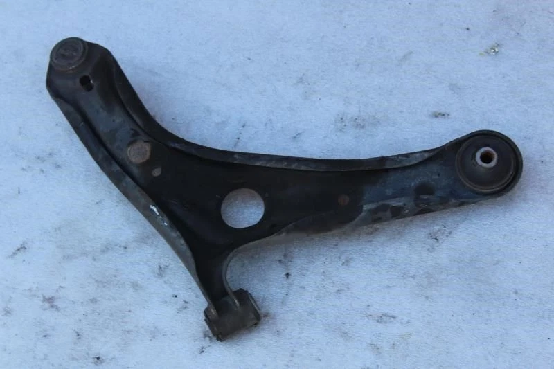 Toyota MR2 SPYDER 2000 LADO DEL CONDUCTOR IZQUIERDO BRAZO DE CONTROL INFERIOR DELANTERO Foto 2 de 4