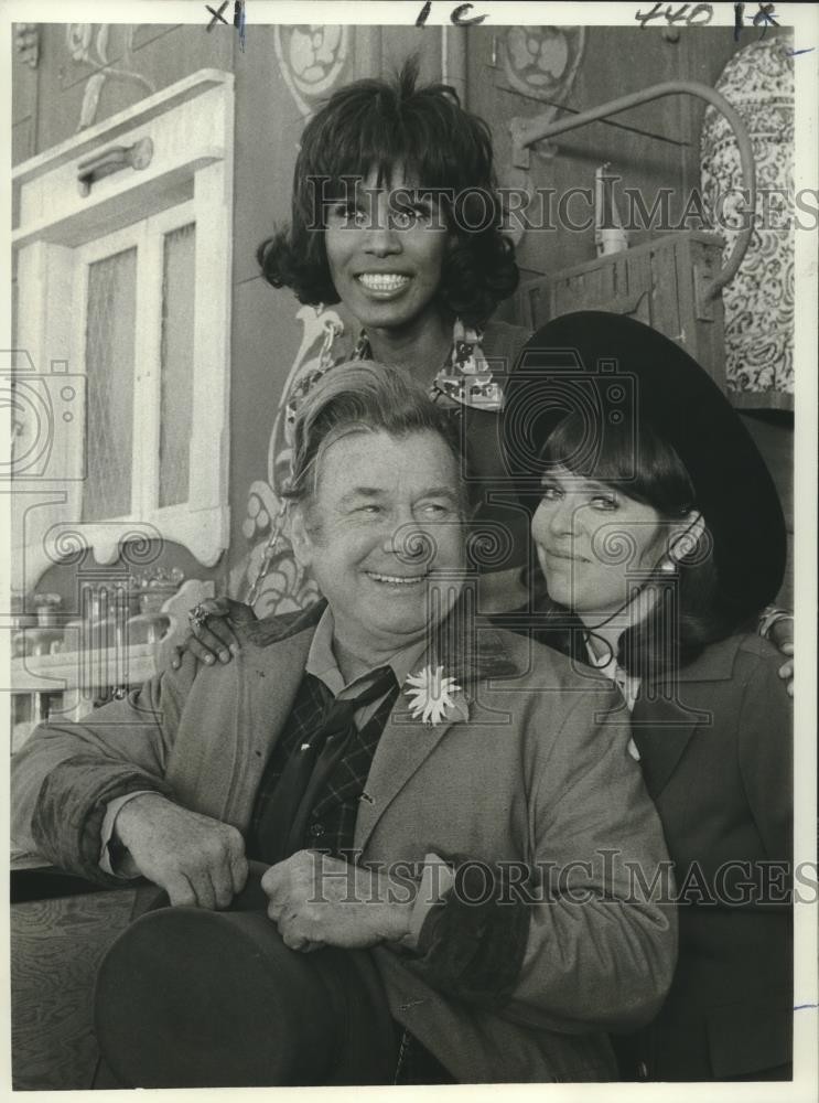 1972 Press Photo Arthur Godfrey's Portable Electric Medicine Show