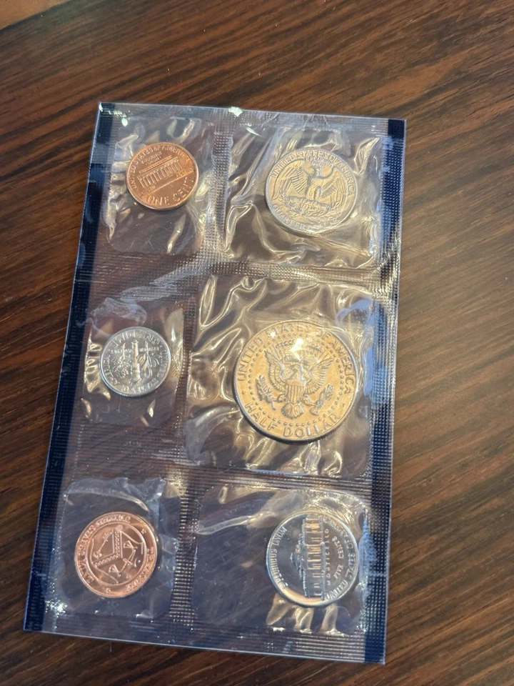 Lote de 6 juegos de monedas vintage sin circular de Estados Unidos como nuevas (años 60-70) embalaje gubernamental Foto 3 de 4