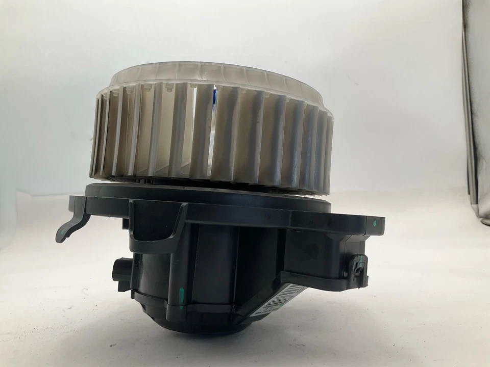Conjunto de ventilador de motor soplador Ford Fusion 2010-2012 híbrido 2,5 L OEM AE5Z19805D Foto 2 de 4