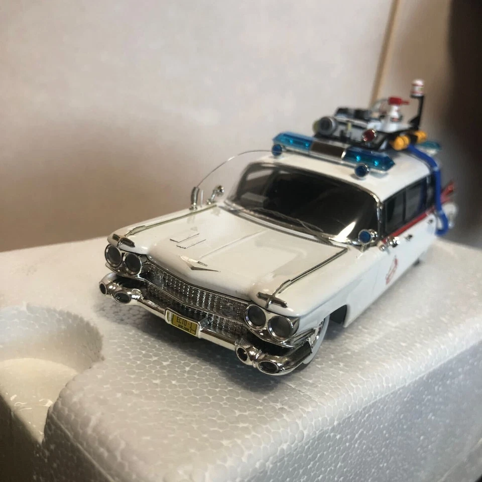 1100 Hot Wheels Elite 1/43 Ghostbusters ECTO 1 Mini Car Model Completed - Image 4 of 4