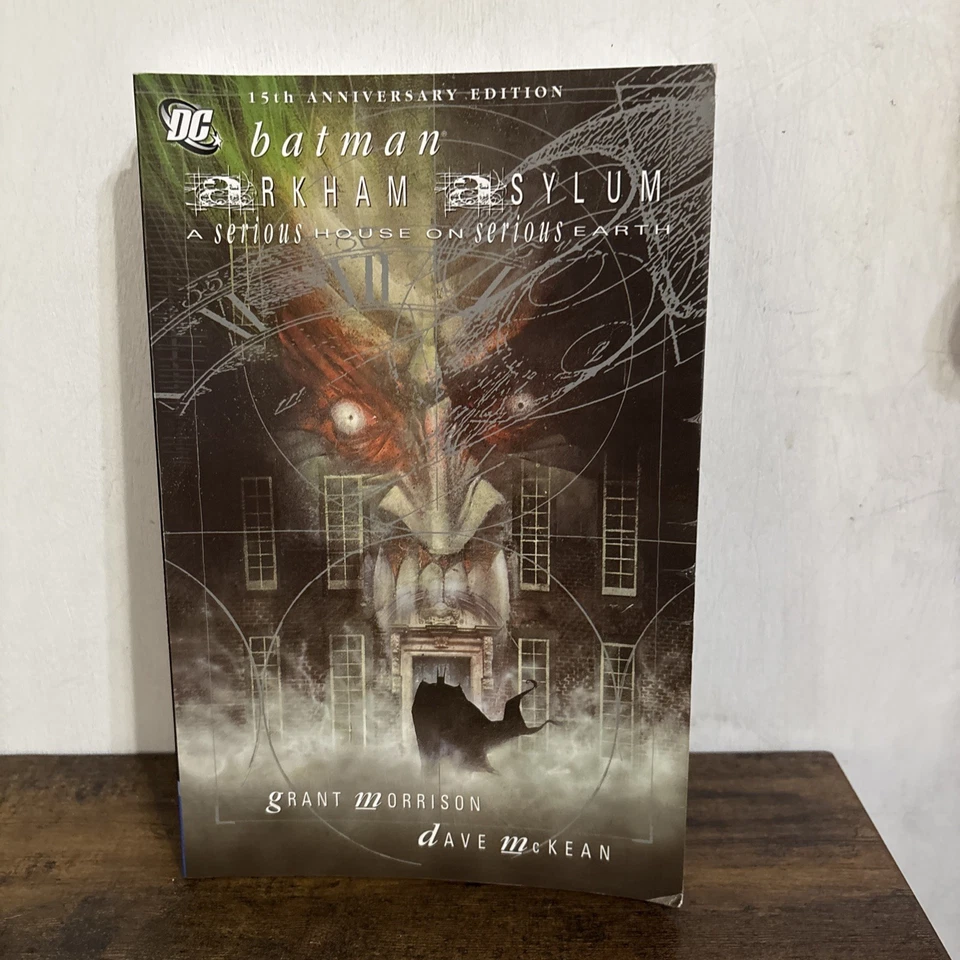 3 Batman Comics Arkham Asylum - A Death In The Family - Hush - Image 2 of 4