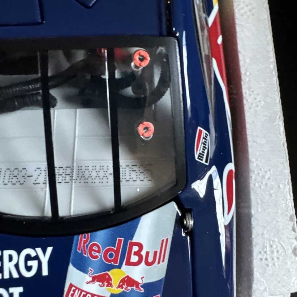 Brian Vickers 83 Red Bull 2010 1/24 Lionel Nascar diecast 1/990 raro Foto 4 de 4