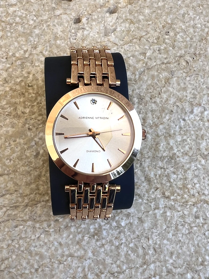 Reloj de Cuarzo Adrienne Vittadini Mujer Oro Rosa Colección Diamantes Genuinos Foto 2 de 3