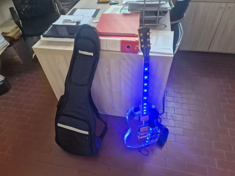 WUQIMUSC Chitarra elettrica con luce LED trasparente corpo in  - Immagine 4 di 4