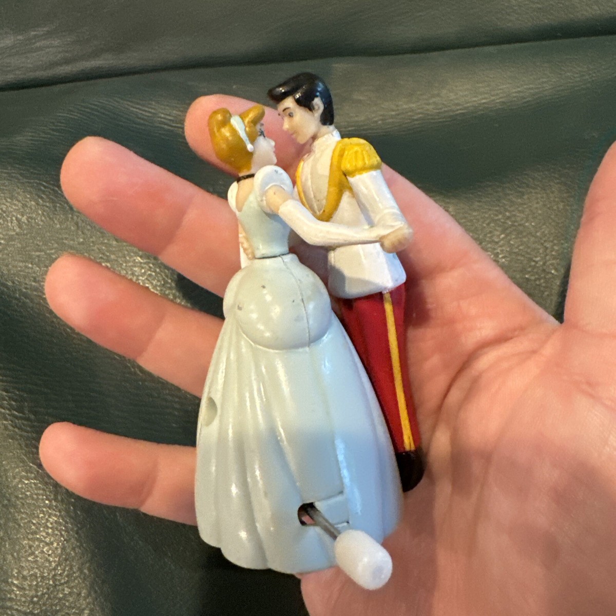 バニキンズ シンデレラ Cinderella フィギュリン ロイヤルドルトン Cinderella by Royal Doulton | The Music Box Company