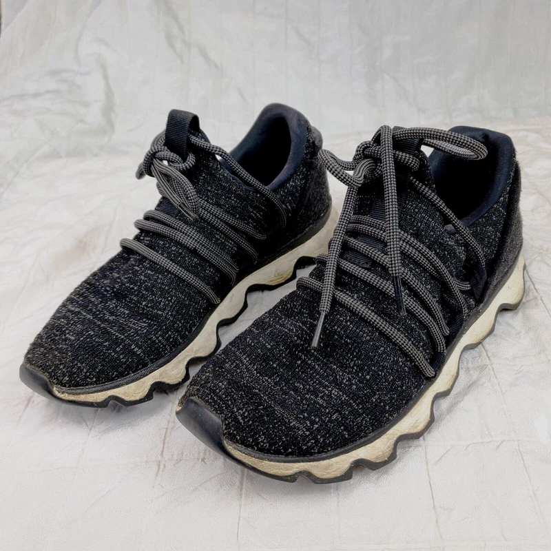 sorel kinetic lace up low top knit shoes