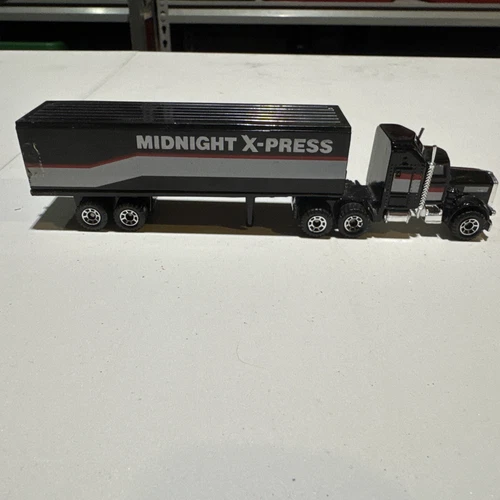 Matchbox Convoy Kenworth Aerodyne Semi, Midnight X-Press, VARIATION Light Stripe