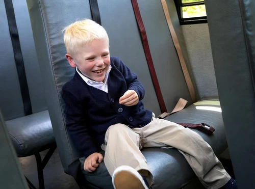 Pantalón Uniforme Escolar French Toast Boys Pull-on Calce Relajado (Estándar 8, Caqui Foto 2 de 4