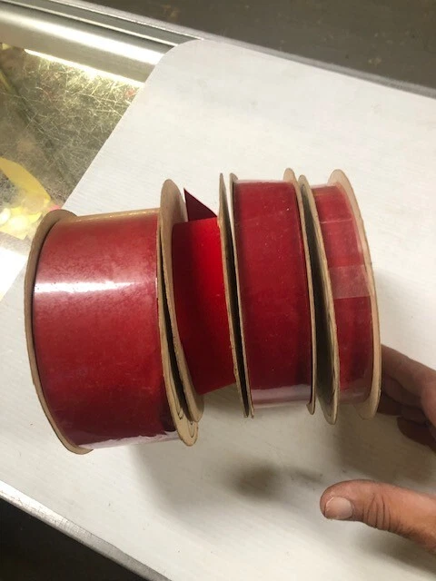 4 carretes - Cinta de terciopelo rojo vintage resistente a la intemperie velvette satinado hecho en EE. UU. Foto 2 de 4