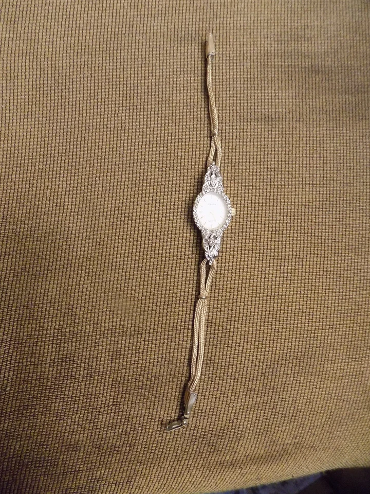 Vtg GRUEN DIAMONDS Raised Dress Ladies WATCH 1/40 10K RGP Gold Loop weave Band - Image 4 of 4