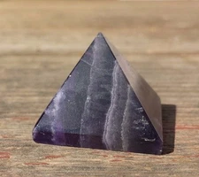 NATURAL FLUORITE MEDIUM GEMSTONE PYRAMID 27-30mm