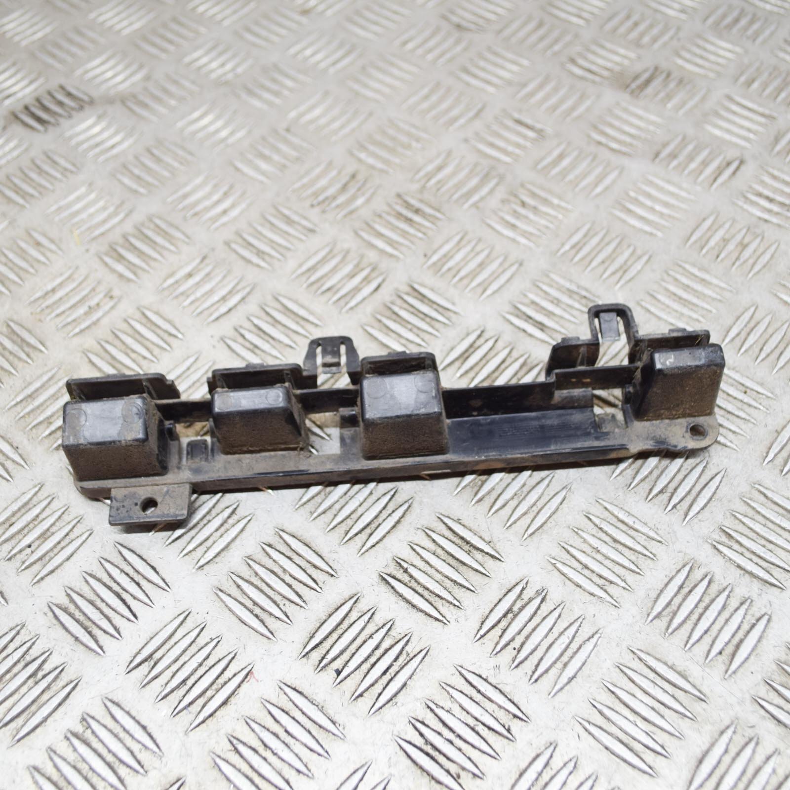BMW 3 G20 320 i Front Right Side Sideskirt Holder 7428036 2.00 