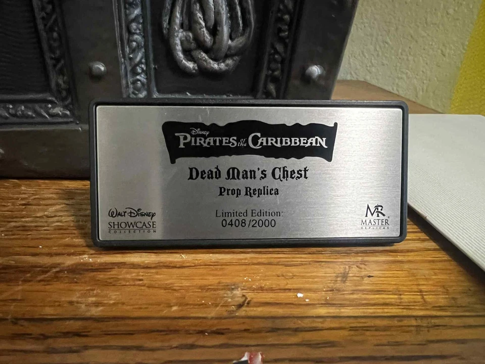 Piratas del Caribe: El cofre del hombre muerto réplica edición limitada #408/2000 Foto 2 de 4