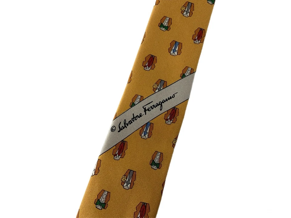 Corbata Salvatore Ferragamo de seda para hombre con estampado de pajarita dorada hecha en Italia YGI Q5-51 Foto 4 de 4