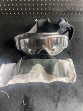 Nuovi occhiali militari ESS Profile NVG con lenti trasparenti e grigio fumo sacchetti di stoffa
