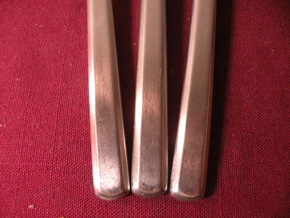 Juego de 3 tenedores de ensalada CAMBRIDGE ORGULLO SATINADO ACERO INOXIDABLE CUBIERTOS 7 1/8" Foto 3 de 4