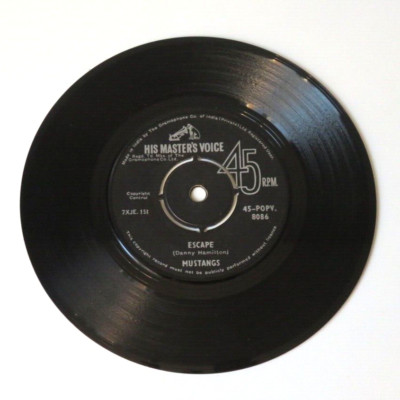 MUSTANGS Escape / Gonks Go Beat 45RPM Indian Garage Surf Rock 1967 1st Press Rar