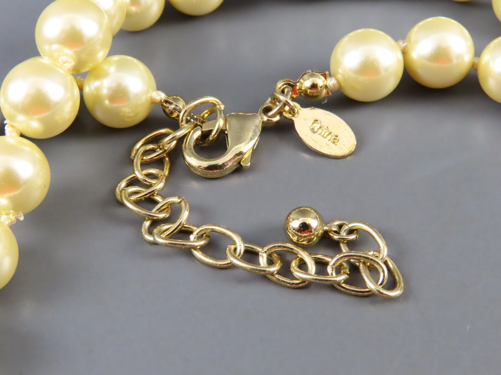 VTG Joan Rivers CREAM FAUX PEARL Beaded Necklace HAND KNOTTED Gold Tone 29-32"