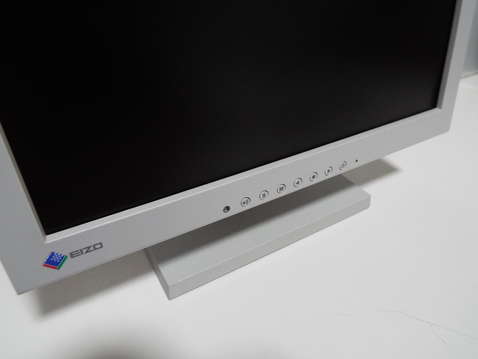 EIZO FlexScan S1501-B 15" LCD Monitor White Square 4:3 Retro Vintage Display